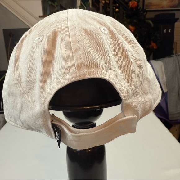 Nike Kids White and Black Hat - Picture 5 of 9